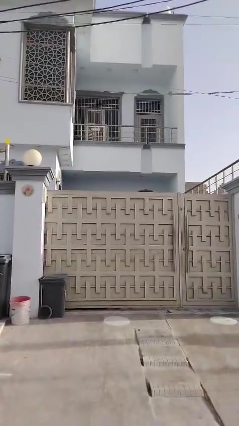 دار سكني مساحه كلش  مميزه 
موقع الدار على شارع 20

سامراء حي صلاح الدين 
متكون الدار من ديوانيه + استقبال 
+ خمس غرف نوم 
مساحه الدار السكني 210 متر 
للاستفسار التواصل خاص 
او الاتصال على الرقم ***********
