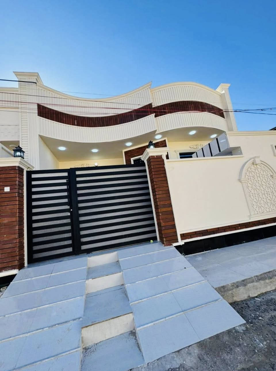 اللهم صل على محمد وال محمد وعجل
فرجهم
السلام عليكم اخوان دار للبيع مساحتها 160
متر الواجهه 8 متر والنزال 20 متر بناء حديث
2026 يحتوي عله غرفتين نوم ا وصاله
ومطبخ واستقبال وصحيات داخليه وخارجيه
عمل درجه اولى مع ضمان بل عمل
العنوان : مغربه للاستفسار التواصل على الرقم***********
