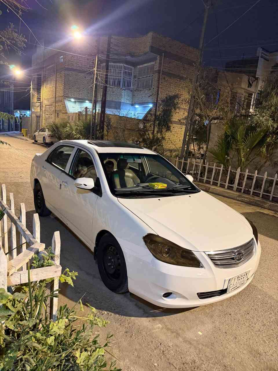 بي واي دي جي 3 byd g3  2016  كير اوتوماتيك مكينه بلاد هسه مسوي صيانه للمكينه عامه وصيانه للكير تبريد شغال بس كطع واير  حداديه طخم تاير البدي بيه مكانات صبغ الكل يعرف الصيني يصير بيه ملاحضات بل بدي يعني بيه صبغ مكانات وما بيهه حادث السياره بيه كدام خشم المدكر دواخل كله جديده رقم بصره خصوصي راعيهه يريد تحويل الاتصال علا الرقم فقط *********** البصرة, العراق
