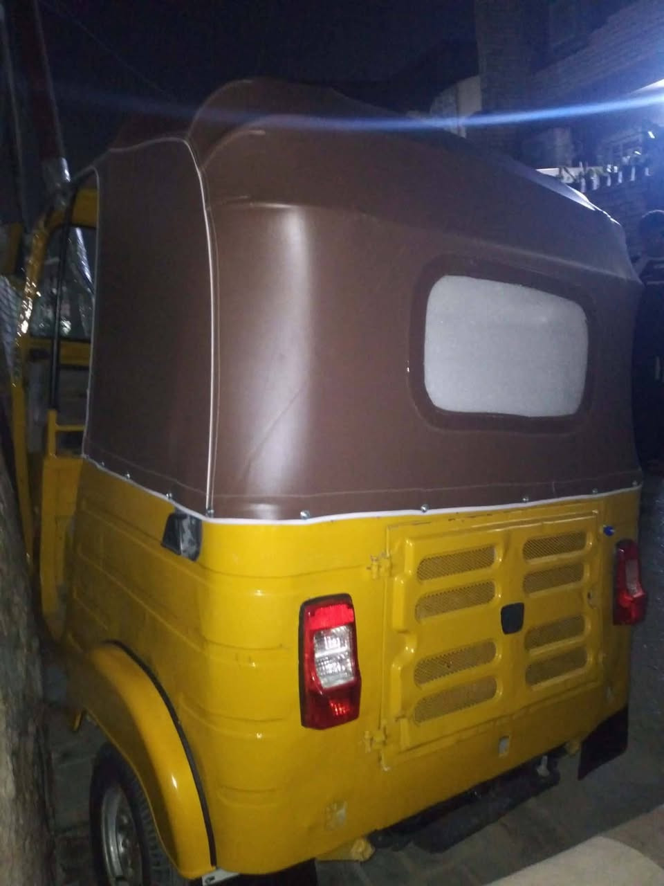 السلام عليكم تكتك باجاج للبيع موديل 2019 شهر12 مرقمه وراعيهة متوفي تكتك نظيفه مكاني بغداد السعر 5 ملاين رقم الهاتف ***********
