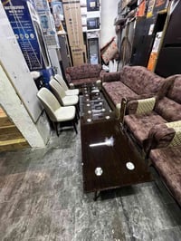 تخم يتكون من10قطع مع كراسي اربعه مع ميز زجاج خمس قطع للبيع للاتصال0786...