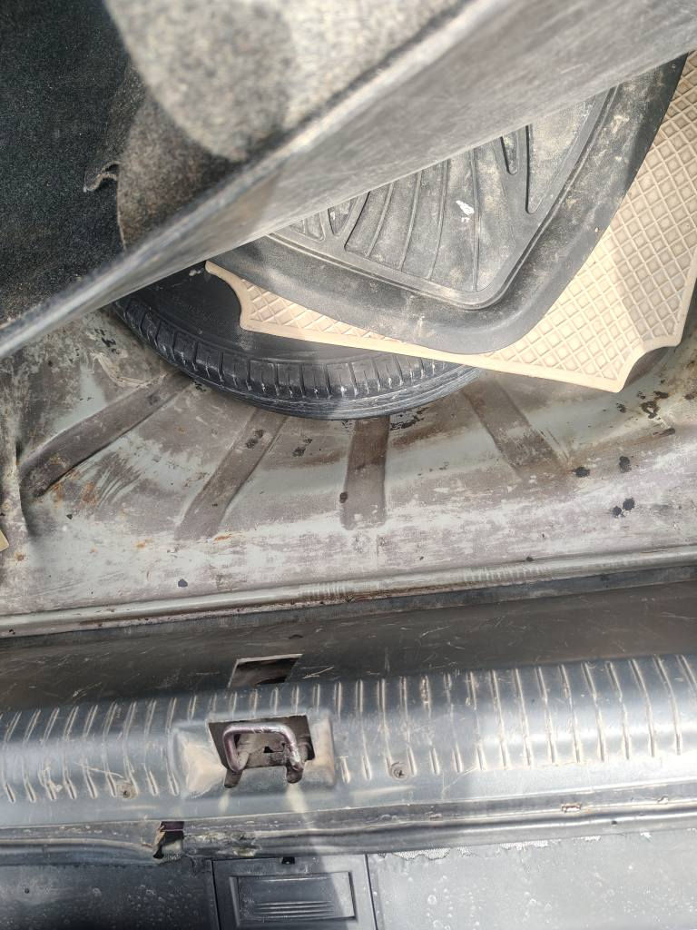 ادمینی بەڕێز
مۆدێل 95 مەکینە 18 گێڕ عادی لێدراوی نیه سەنەوی تازەیە ڕەقەم سلێمانی
*********** شمشمل, السليمانية
