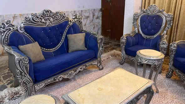 7 مقاعد تخم مصري خشب زان لون فضي مع ثلاث طبلات مرمر السعر ٦٥٠ مكانه المنصور *********** بغداد
