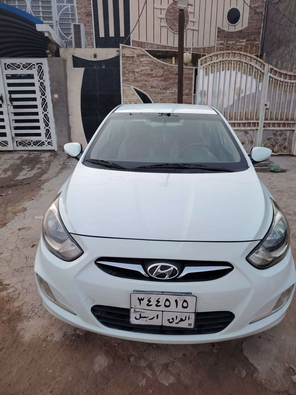 السلام عليكم
هونداي اكسنت موديل 2014 خليجي رقم اربيل تحويل او وكاله مضمون سياره بيه جاملغ امامي صبغ فقط وبيها بارد  ... مكينه وكير خير من الله 

 / محرك 1600   / فول تحكم ستيرن  / مانع انزلاق / اشاير مري /داخل بيجي/ ويل كب 
سعر ٩٧ قفل من الاخير 
عنوان الكوفة حي ميسان
***********
