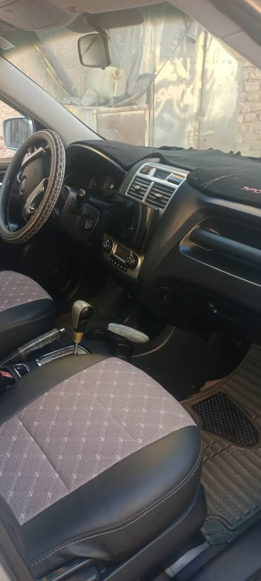 سيارة سبورتج 2007 سيارة جديدة بمعنى الكلمة خليجي بيها جاملغ خلفي وامامي مصبوغات وسونار موجود مكينه كير حدايدة تخم تاير كلة جديد عارضها 105 وبيها مجال مكاني بغداد جميلة
 ***********
