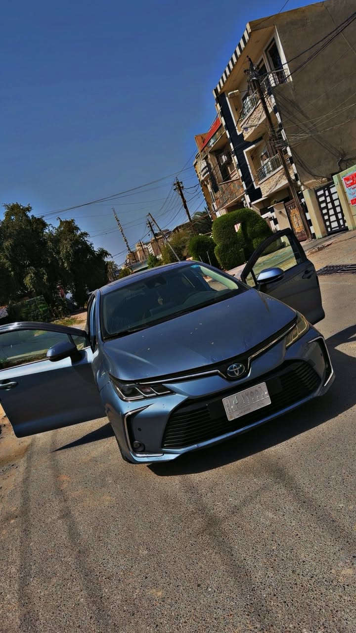 بيع مستعجل تويوتا كورلا هايبرد (خليجي)
تجميع ياباني مو صيني ❌

موديل 2022 لونها المرغوب بحري 
رقم بغداد بأسمي تحويل ثاني يوم 

المواصفات فوول واحد على واحد :
- بصمة تشغيل + ابواب
- شاشة كبيرة و كاميرا  خلفية 
- فتحت سقف سلايت رووف
- حساسات
- رادار امامي / خلفي / نظام تحديد مسار
- نظام مانع الانزلاق 
- توقف ذاتي AutoHold
- ثلاث انظمة قيادة Modes
- هاند بريك بصمة
- اشارة بالمري 
- نقاط عمياء
- صندوق ذكي عند الاقتراب
- لايت امامي زينون + LED
- بك لايت LED 
- ماسحات اوتو + جام اوتو
- كشنات مخمل اسود 
- نظام ترحيب عند الاقتراب 
- ويل كب 16 نادر جداً 
- فحص أنظمة السيارة 
- حساسات ضغط اطارات 
- مخرج منفذ الطاقة ⚡
- ا Bluetooth
- تطعيم الدواخل ألمنيوم
ومواصفات أخرى كثيرة

ضررها طخطخات 
جاملغ الخلفي والباب الخلف السايق
السيارة ماناقصها شي كاملة مكملة 
السعر 147 وبيها مجال 
مكاني بغداد الكرخ 
واتساب : ***********
