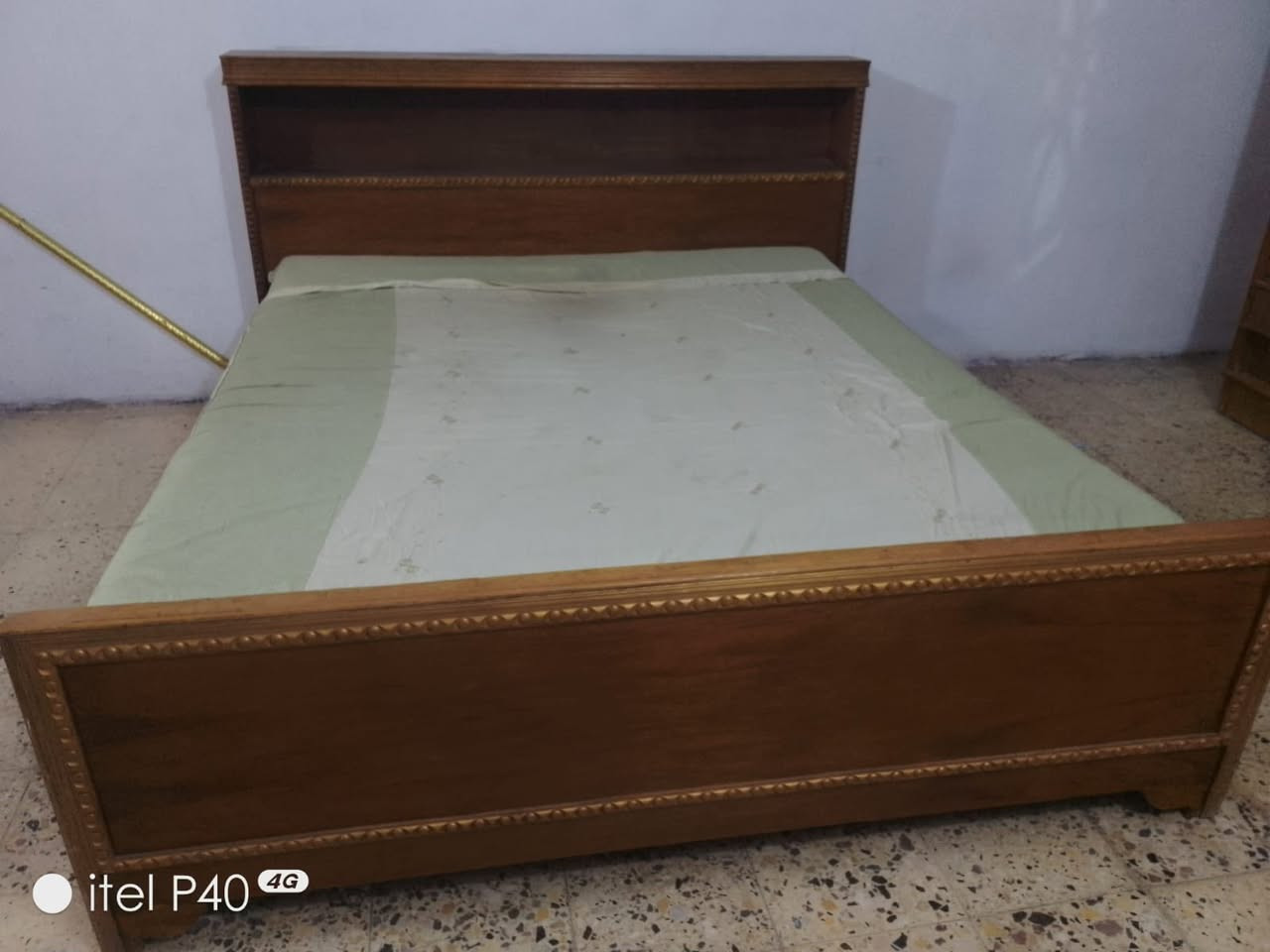 السلام عليكم
للبيع اثاث مستعمل 
بحالة جيدة 
التخم الابيض عراقي بي ضمان ٤سنوات ١٢ مقعد نظافة ٩٥ ٪؜ السعر ٥٥٠ الف 
التخم البني  تركي نظافة ٧٥ ٪؜ السعر٣٥٠ الف 
ميزطعام خشب ثقيل طول ٢٣٠سم 
وعرض ١٢٥ سم السعر ١٥٠ الف 
كنتور خشب عراقي ٤ بيبان 
مع اطار سرير السعر ٣٠٠ الف
كاونتر تركي hdf النضافة ٨٠٪؜ طول ٥ متر سقف كرانيت طبيعي السعر ٤٥٠الف
الاسعار بيهن مجال 
المكان بغداد الغزالية 
***********
