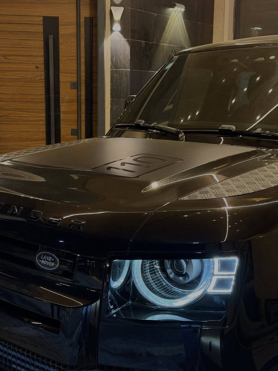 🔴لاندروفر دفندر DEFENDER se
⚫️موديل 2023
⚫️مكينة 6سلندر p400 twin turbo 
⚫️ماشيه 26,000km
⚫️مغلفة ppf بالكامل من جيوشيلد
⚫️وكالة سرداد بعدها بالضمان
⚫️رقم بغداد
⚫️مزود دفيوزر امامي 
⚫️سبويلر خلفي 
⚫️السيارة بلاك ادشن بالكامل 
⚫️تخم تايرات جديدة 
⚫️السيارة كاملة من كلشي 
⚫️باقي المواصفات معروفه مال دفندر  
💲لمعوفة السعر علق بنقطة او حرف وسوف يصلك السعر على الخاص
📞 رقم الهاتف ***********
