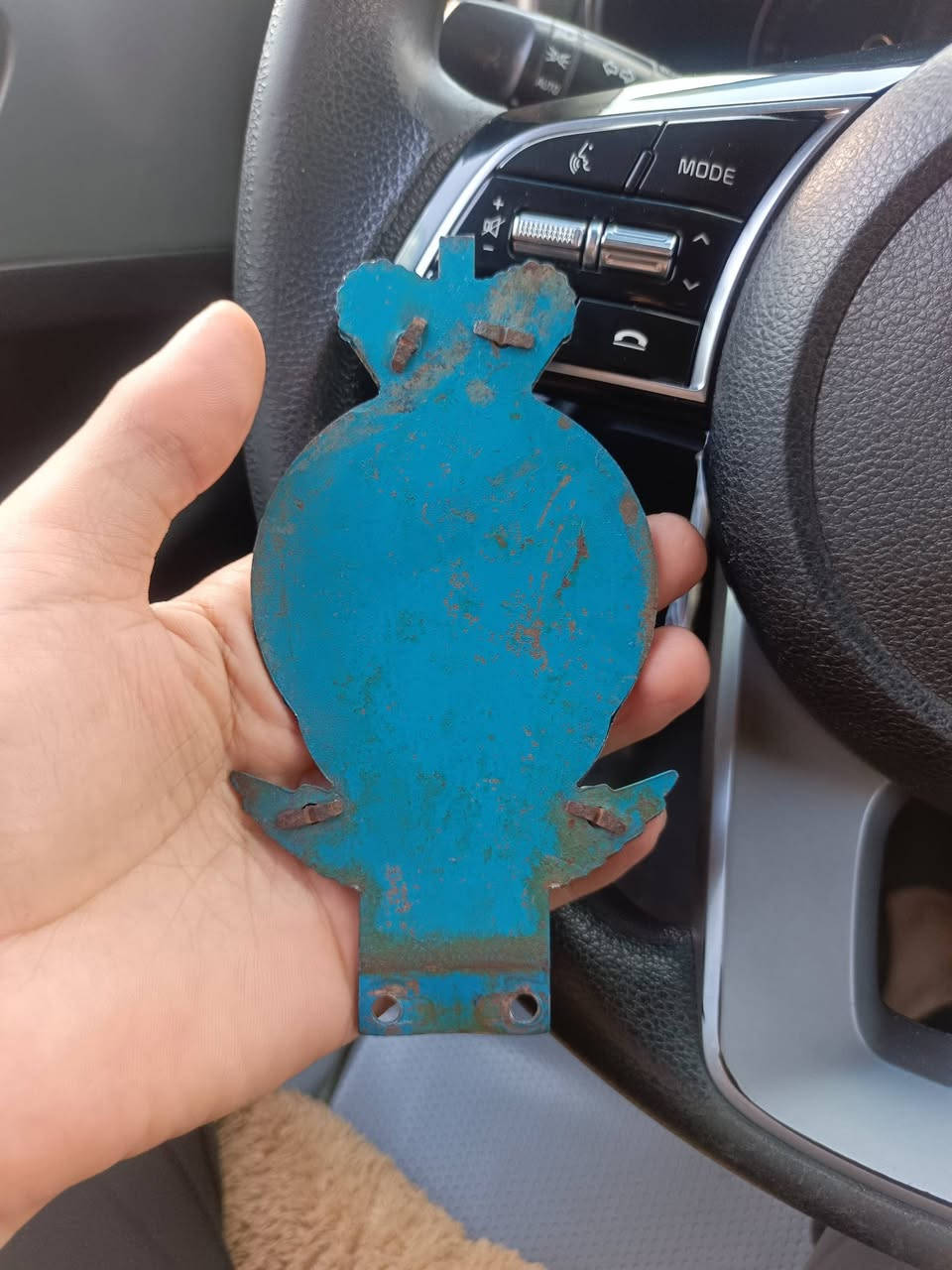 السلام عليكم 

للبيع باج  👍 مجدد مو اصلي 

ب 75 الف  نضيف 👍

مكاني بغداد البلديات شارع 30 

*********** ☎️
