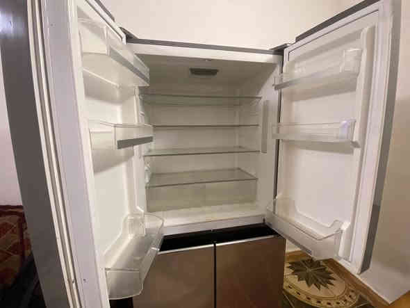 ثلاجة 4 ابواب الحافظ جوة تجميد وفوك ثلاجة عادية السعر 300 وبيهة مجال للشراي مكاني : بغداد محمودية رقم:*********** تواصل واتساب
