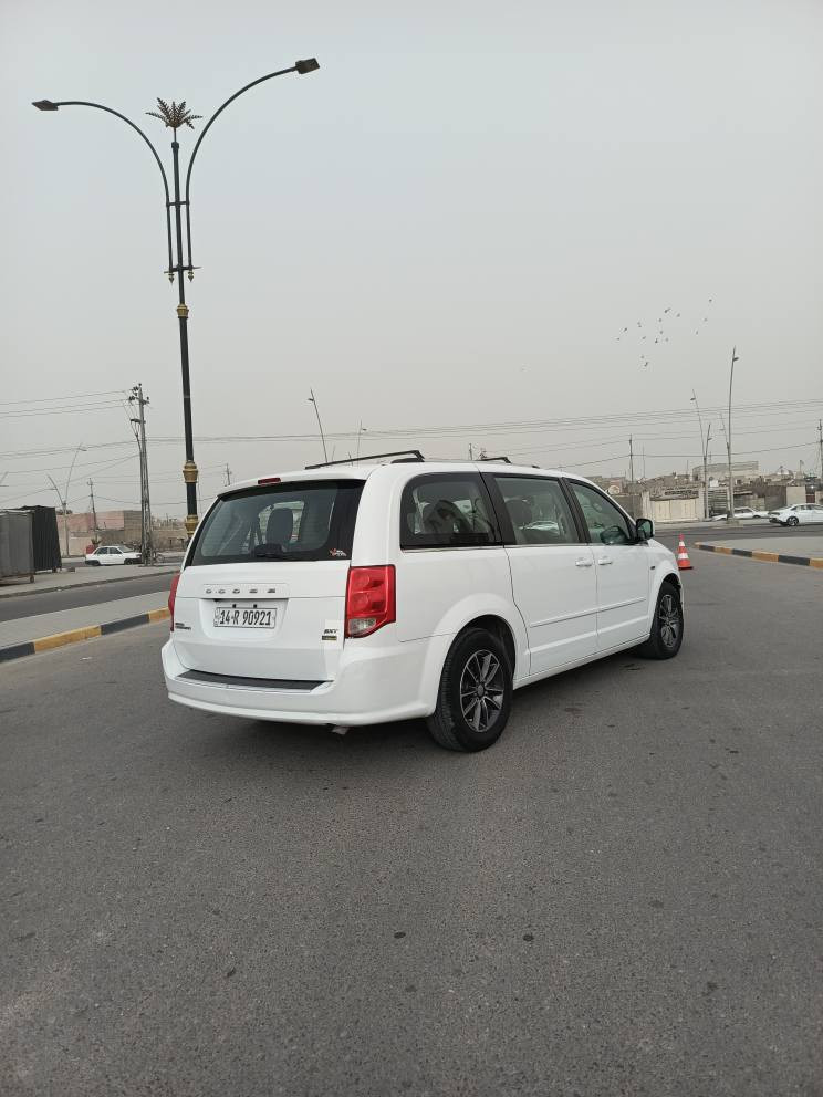 السلام عليكم (***********)
للبيع او مراوس دوج كرفان وارد امريكي كفاله عامه سياره فول مواصفات 
كشنات جلد تحكم ستيرن شاشه كامره دواره بيبان كهرباء وهواي بعد بيها مواصفات سياره جاهزه مكينه وكير وحداديه تبريد خير من الله تحويل ثاني يوم مكانها البصره سعرها (173) وبيها مجال بسيط مامتواجد بلنت اتصل وتدلل (***********) البصرة, العراق
