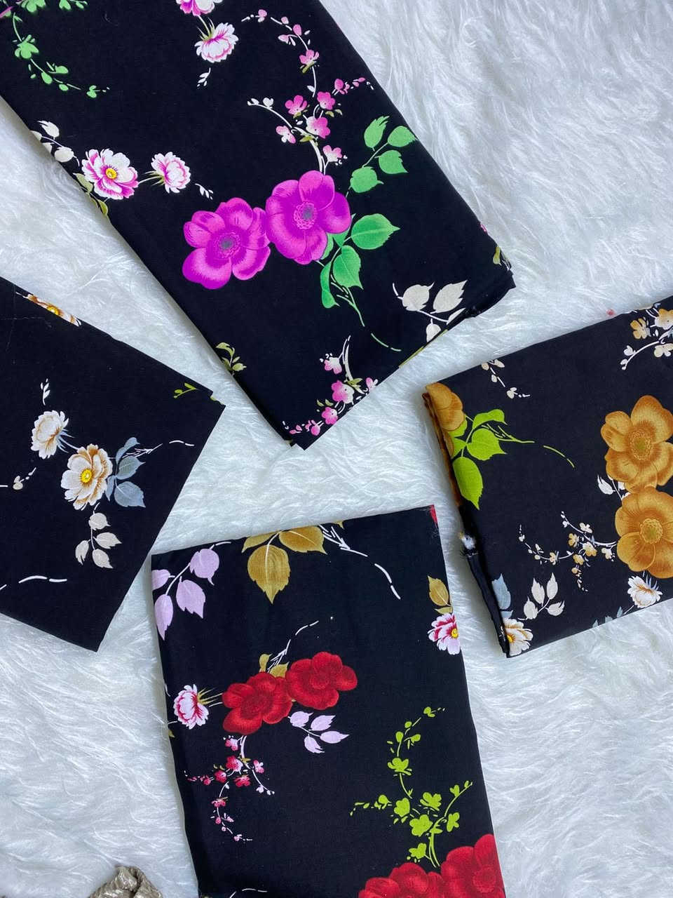 بسم الله الرحمن الرحيم🌷 بمناسبة نهايه السنه والحمدلله سويتلكم عرض كولش حلو وخاص للخياطات 
كشمير ايطالي قطني دبل صبغة💐
مجموعة موديلاات مختلفة وحلوه هواي🔥🔥🔥
يوجد جملة ومفرد +يوجد خدمة توصيل 🚕لجميع محافظات العراق خلال٢٤ ساعة فقط 
في حال يوجد اختلاف بنوعيه القماش أوإيصال البضاعة بشكل مختلف لكم حق الرفض 
الحجر خاص اواتساب📞✅***********
