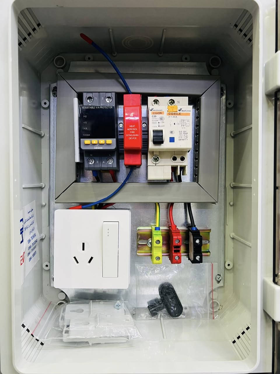 🔌 بورد حماية BYD
سوكت سويج صناعي أوربي والتايب الصيني لمقابس شواحن السيارات الكهربائيه – 16 A حقيقي
=========================
___________________________________________
((ملاحظه :-مستعدون لتصنيع اي بورد حمايه لاي نوع سياره كهربائيه وحسب طلب الزبون وما هو مناسب للسياره وحجم الامبيريه المستحقه))
~~~~~~~~~~~~~~~~~~~~~~~~~~~~~~~~~~>>>
=========================
حماية فائقة للشاحنات والمعدات الكهربائية
بورد حماية BYD مصمم لتوفير أعلى درجات الأمان والاستقرار الكهربائي، مع سوكت سويج أوروبي 16 أمبير يتحمل الأحمال العالية ويضمن أداءً موثوقًا في البيئات القاسية.

المميزات:
 • ⚡ حماية عالية من تقلبات الجهد والتيار

 • 🔒 أمان ممتاز للشاحنات والأجهزة الثقيلة

 • 🔌 سوكت أوروبي مع سويج – 16A

 • 🧱 متوفر بنوعين:—.       ١-بورد بلاستك
                                         ٢-وبورد حديد 
                                         ٣-بدي سركت IP65
                                          ٤_حجم ٣٠ *٢٠*١٥ سم
                                                      او
                                              حجم ٣٥*٢٥*١٧ سم

 • 🛠️ متانة وجودة تصنع للاستخدام طويل الامد مع ضمان       جودة المنتج

الاختيار الأمثل لمن يبحث عن الأمان والكفاءة مع جودة سيارات ال BYD والتكنولوجيا الحديثه

للطلب والاستفسار، تواصل معنا الآن

💎شركة وميض جمعة للصناعات الكهربائية Wameedh Almass Co. Electrical & Trading

📞 للتواصل:
المبيعات   —***********
المبيعات   —***********

واتس اب :————————
 
***********

العنوان :-بغداد / الشورجه / سوق الكهرباء 
مجاور جامع ابو التمن - شركة جمعه للصناعات الكهربائيه
