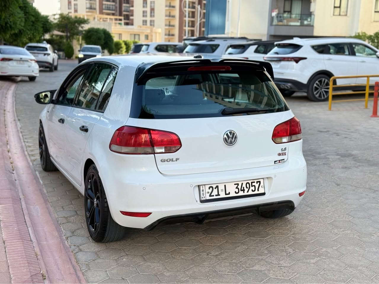Volkswagen⁠ golf mk6 
گۆلف ٢٠١٢ مه‌كینه‌ ١٦ بێ تۆربۆ سپی به‌فری گێر ئۆتۆماتیك ته‌برید جام كاره‌با تایه‌ تازه‌یه‌ سه‌نه‌وی به‌ ناوی خۆمه‌وه‌یه‌ زۆر بێ موشكیله‌یه‌ به‌نزین زۆر كه‌م سه‌رف ئه‌كات ره‌سمی سۆنه‌رم داناوه‌ بۆنیتی روبعێكی بۆیاخه‌ 
نرخ ٧٥ مه‌جال
*********** السليمانية, العراق
