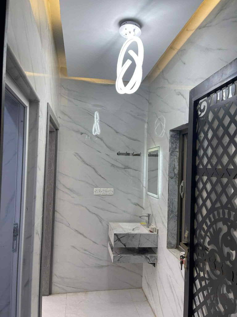 دار في مجمع سما تكريت للبيع الدار جاهزه للسكن مع مراعات ادق التفاصيل من الاساس لحين انجاز الهيكل بعد الهيكل الاعمال خارج الشركة اضافات مع تعديلات في البناء والديكورات والعمل يحكم المساحة 200م الدارطابق واحد ومهيئ لبناء طابق ثاني من صحياة وتأسيس ماء وكهرباء مجرد موافقات الاستثمار 
يحتوي الدار غرفتين نوم
صاله موزع مطبخ كراج
ثلاث مجموعات صحيه
كل الدار سحب مغربي
مع بروفايل واناره مخفيه
مع سبور لايت منور للتهويه 
مراوح ثريات براكيتات 
نظام الغاز دفن خارجي 
مع جزامة الشبابيك المنيوم 
السطح شتايكر الصبغ الداخلي 
ضمان 10سنوات التجهيز لربط منظومة الطاقة الشمسية قبل البناء 
تأسيس الكرباء مع المواد درجة اولى 
البيت متعوب عليه وبناء درجة اولى
الشارع 15م 
السعر المطلوب 149 مليون 

للإستفسار اكثر الاتصال بالارقام التالية 
***********
***********

مكتب ابراج تكريت للعقار تكريت شارع القادسية الرئيسيي مقابيل بوابة مجمع بيتي الشارع الخدمي تكريت, صلاح الدين
