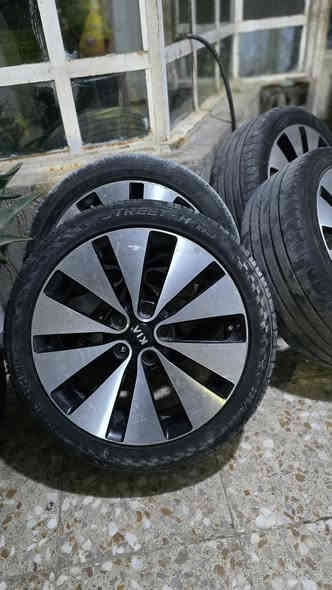 تخم ويل كب  نضيف حجم 18  وتايرات للبيع العنوان الديوانية الشامية الرقم ***********  السعر ٣٠٠
