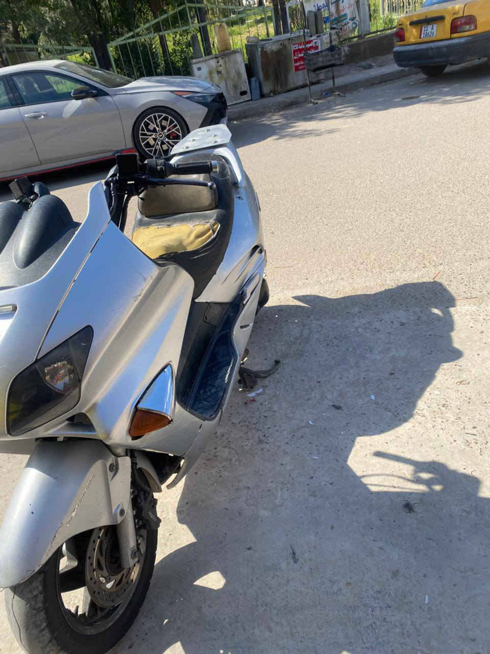 السلام عليكم دراجه فورزه 0.6كابريتر الدراجه نضيفه مابيه نقص 
شغاله كهربائيات نكره سلف مكينته ناعمه لاتنقيص ولا تبخير 
دراجه مانقصه شي السعر 500او بيه مجال
ماكني الامين الثانيه 
رقم ***********
