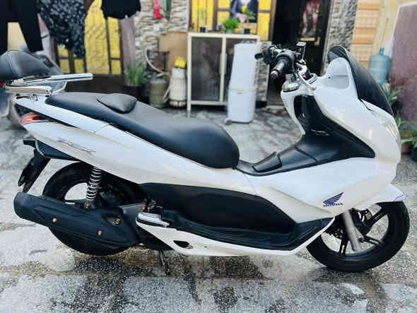 السلام عليكم دراجه bcxجيل الاول ياباني 

دراجه جديده بل كارتون كلها بلاديه كفر مكينه بلادي 
 لون ابيضّ صدفي دراجه خير من الله كلش حلوه بل حقيقة 
السعر 1450 وبيها مجال حك الجية العنوان بغداد مدينة الصدر الهاتف ***********
