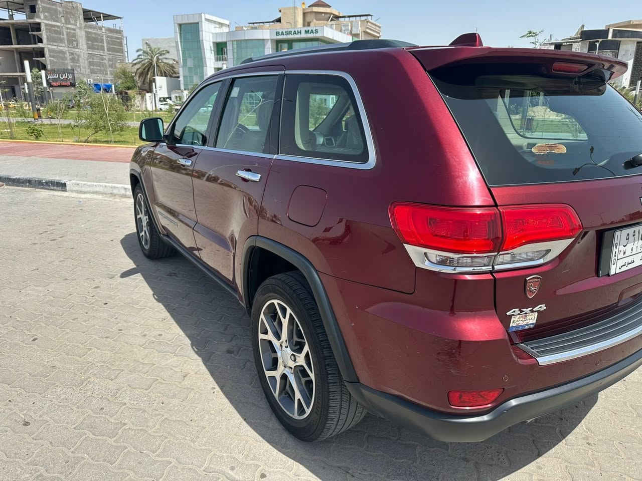 السلام عليكم من رخصةالادمنيه اخوان هاي السياره للبيع فقط 2019خليجيه لمتد بلاص فول بس بدون جكات 3شاشات فتحتين الدواخل كهرباء وتدفئه وتبريدفول للأخير والنضافه والون شوفة عينكم99‎%‎ماشيه بل150كم السياره كفاله بس ملاحضتين صبعين باردبلبنيدفوك القفال وكف صبغ بالكصه وبدمامبين عنوان السياره البصره مدينة الامل السكنيه والسعر(240)وبيه مجال للأستفسار(***********)
