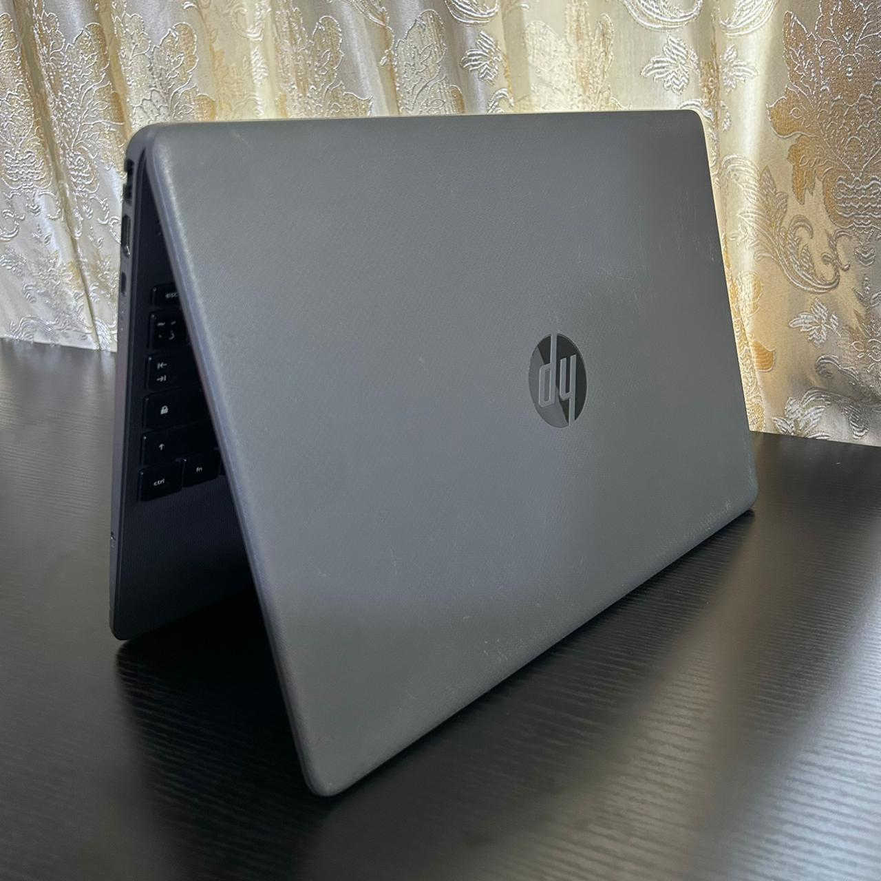 رمز السرعة و النحافة و الأناقة 🖤

لابتوب HP حديث سلم ( الجيل الحادي عشر ) مع #سيت_هدايا 🥳

الجيل الحادي عشر - Intel Core I3 - 11TH - G4 -  3.00 GHz

الرام 8 كيكا / DDR4 

الهارد 256 / SSD 

كارت الشاشة Intel UHD Graphics بحجم 4 كيكا (نوع الترا أتش دي UHD .. أقوى وأحدث من HD)

شاشة 15.6 انج دقة FHD (ضد التوهج و الإنعكاس)

#السعر 315 ألف مع #سيت_هدايا (حقيبة + ماوس + ماوس باد + هدفون + ستاند تلفون)

#ملاحظة: ضمان إسبوع إستبدال فوري + اللابتوب يوصلك منصب عليه الأوفيس و برامج مونتاج و هندسة، بالإضافة لبرامج الكيم لوب الخاص بالألعاب + يوصلك مع الهدايا مغلف داخل بوكس بكل عنايه وأناقة 🎁

بغداد شارع فلسطين (توصيل #مجاني بكل العراق)

*********** (موجود واتساب)

#ملاحظة: اللابتوب أخو الجديد، تفحصه يم المندوب، وإذا شفت بي أي عيب أو أي مشكلة، لا تستمله، وما تدفع دينار واحد.

صور حقيقية مع الملحقات و الهدايا 👇
