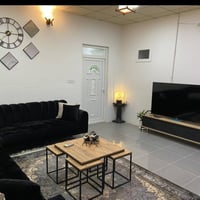 ترابيزة تلفزيون • كازيوة • مستعملة شهرين