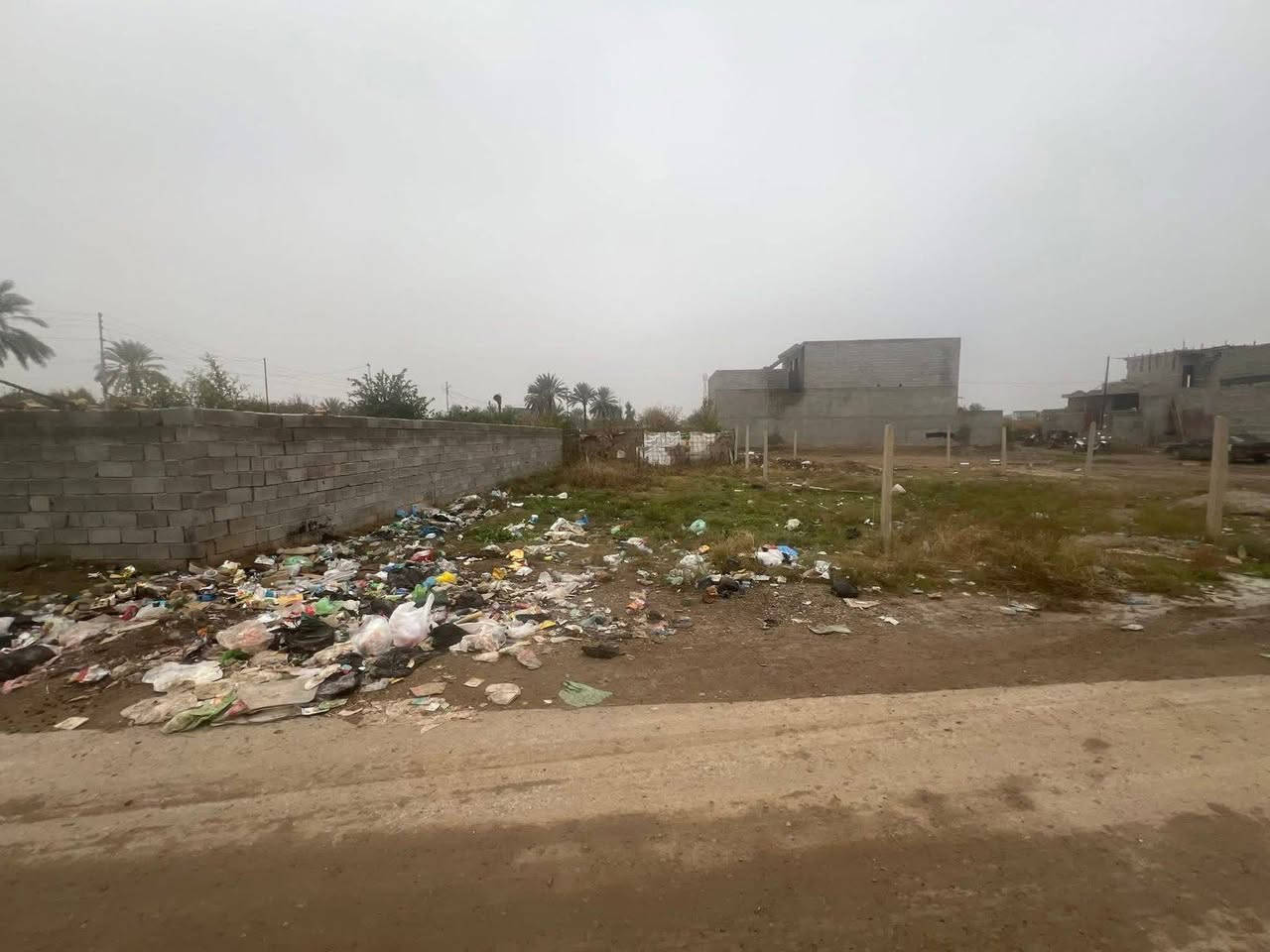 اعلان من #النيزك_للعقار لبيع وشراء الاراضي و الدور الزراعية والسكنية والمقاولات العامة 
--------------------------------------------

 قطعة ارض للبيع  بموقع ممتاز عالتبليط مباشر 
 
موقع الارض 
 - صلاح الدين - قضاء بلد - قرب مولد ثائر فرع الاستاذ مسعود الحمزاوي 

-مساحة الارض ..160م واقع حال 170م 

📄 نوع العقار : سند زراعي 
--------------------------------------------
للاستفسار والتواصل : 

او زيارة مكتبنا الكائن في - صلاح الدين - بلد - شارع الامير - مقابل عيادة الدكتور قاسم حاتم


**إذا كنت صاحب هذا الإعلان وتريد حذفه لأي سبب، رجاءا أرسل رسالة إلى الدعم الفني**