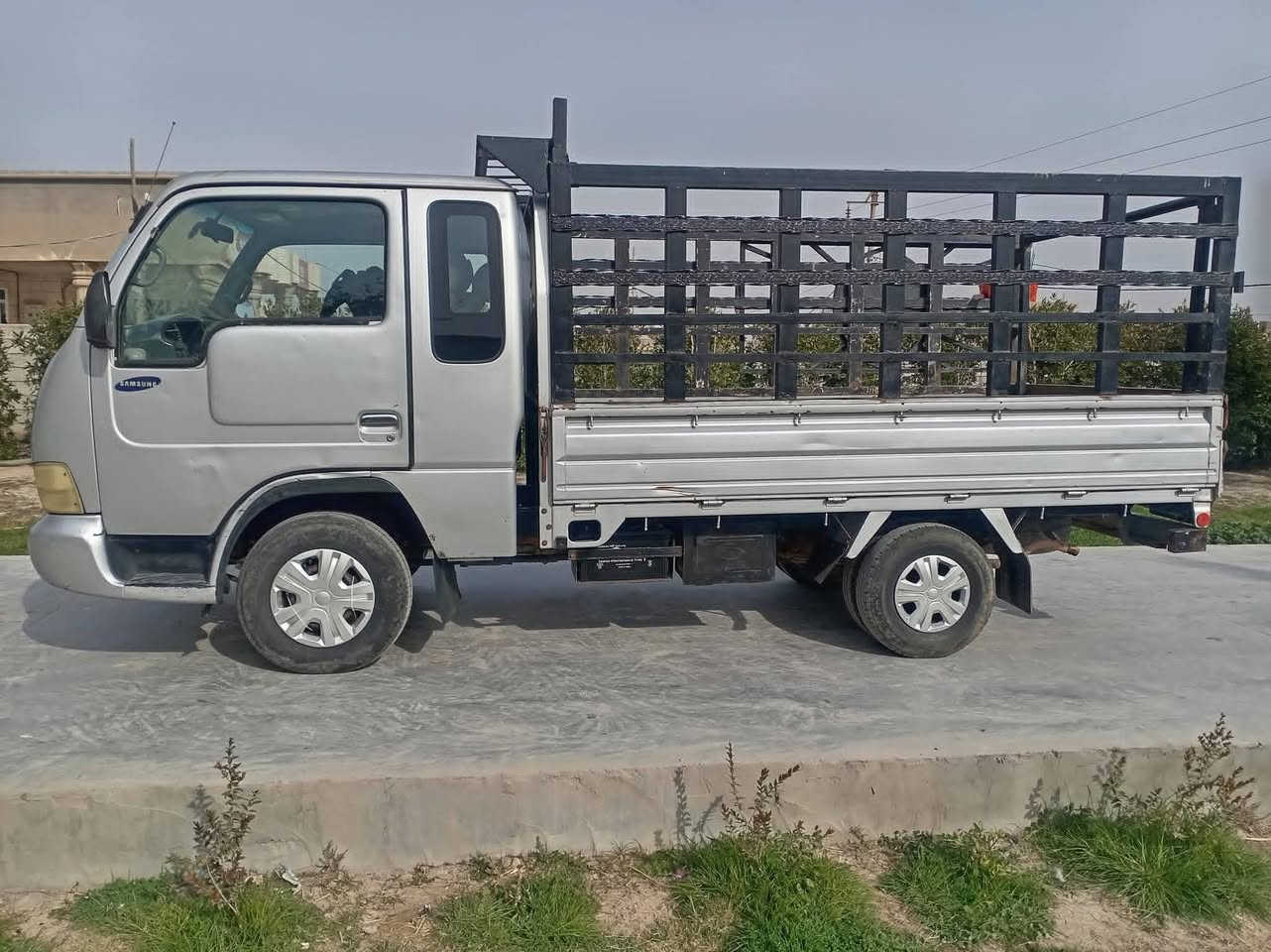 سامسونك حمل موديل 99 سياره جديده
ونضيفه محرك وكير كيه  رقم بغداد سنويه لل٢٧
سياره بلاديه  مكان واسط الحفريه للاستفسار***********
***********
