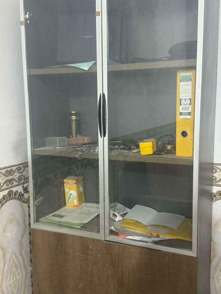 غراض مكتب للبيع نظافة  ٩٠ب المية 
للاسفسار ***********
