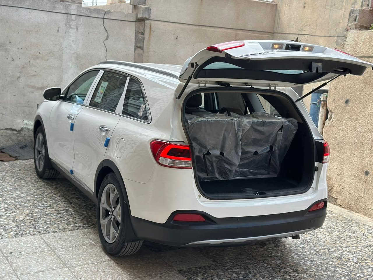 السلام عليكم سورنتو 2018خليجي رقم بغداد دولي مكفوله من الضربه والتبديل بيه صبغ نص باب موضح سونار مكينه 6سلندر مامفتوحه 3قطع تبريد 7راكب كشنات جلد كهرباء بصمه تشغيل بصمه ابواب زراك لايت لد خلفي امامي مري شفط تحكمات شاشه كامره
ماشيه 60الف KMفقط مكان السياره كربلاء جاهزة 
السعر 220 مجال جدا بسيط ***********
