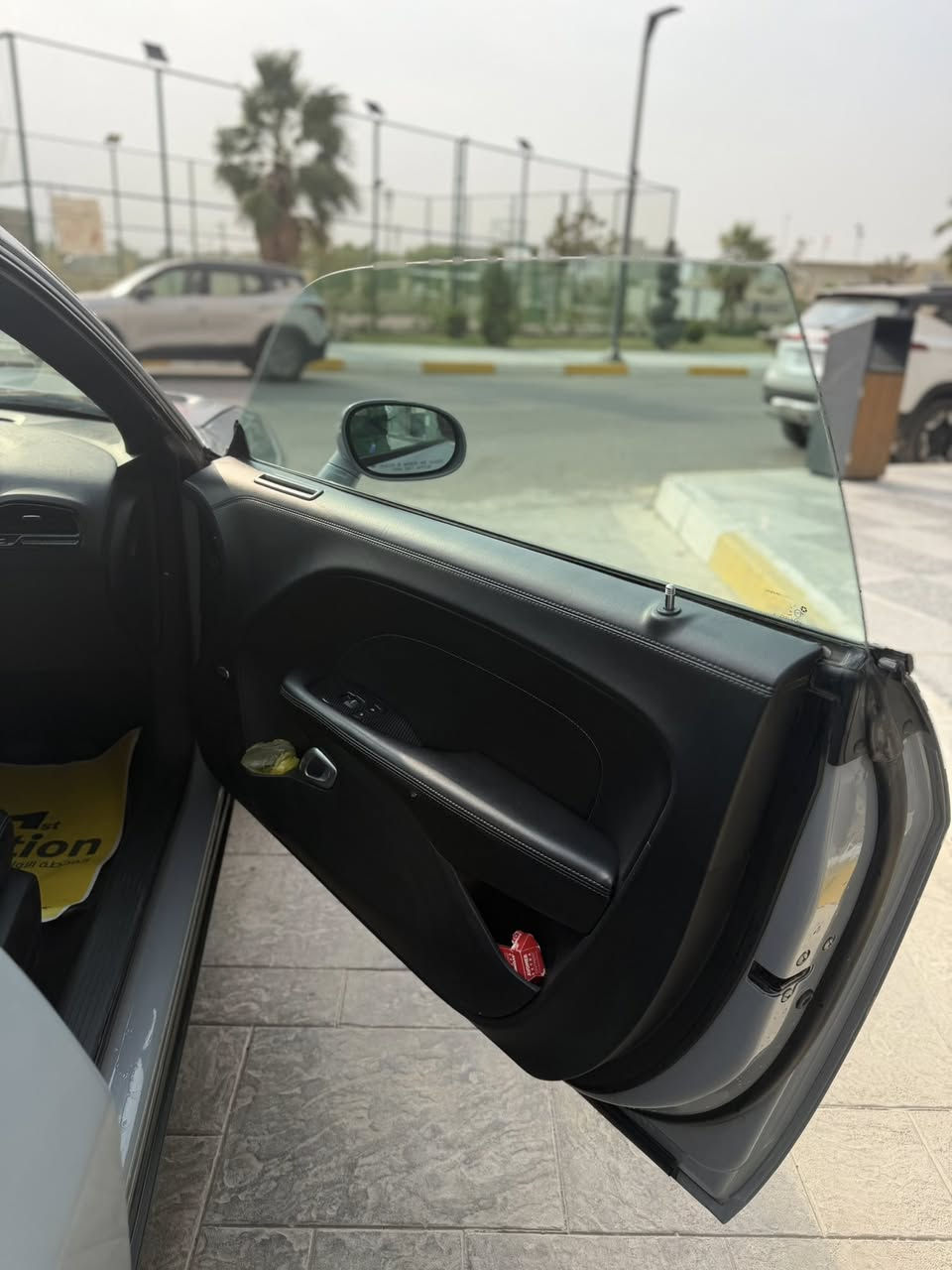 السلام عليكم … للبيع جالنجر موديل 2020 لون سمنتي اصل
مواصفات / 

شاشة جبيرة 

تحكم ستيرن جهتين 

بصمة 

نقطة عميات 

توقف ذاتي 

كشنات جلد اسود و تدفئة و تبريد 

تبريد قطعتين 

سستم صوت البين 

تشغيل عن بعد 

انارة داخلية بلاد مو عمل 

السيارة ماشية ١٠٠ الف كيلو تقريبا وقابل للزيادة 

جاهزة من كلشي  اي نقص ما بيها نهائيا

حادثها جاملغين و بنيد وبيها باب وجاملغ خلفي عكس السايق وبيها تعديل بخشم الشاصي اعتقد جهة السايق

للامانة جان عندي سونار وصار يومين ادور عليه وما لكيته  

رايدها ب ١٥٨ وبيها مجال بسيط 

مكاني بغداد حي الجهاد 

رقمي ***********
