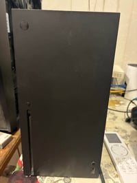 xbox series X  للبيع نظيف كلش اي شخط مابي استعمال قليل كلش لان ما اعرف...