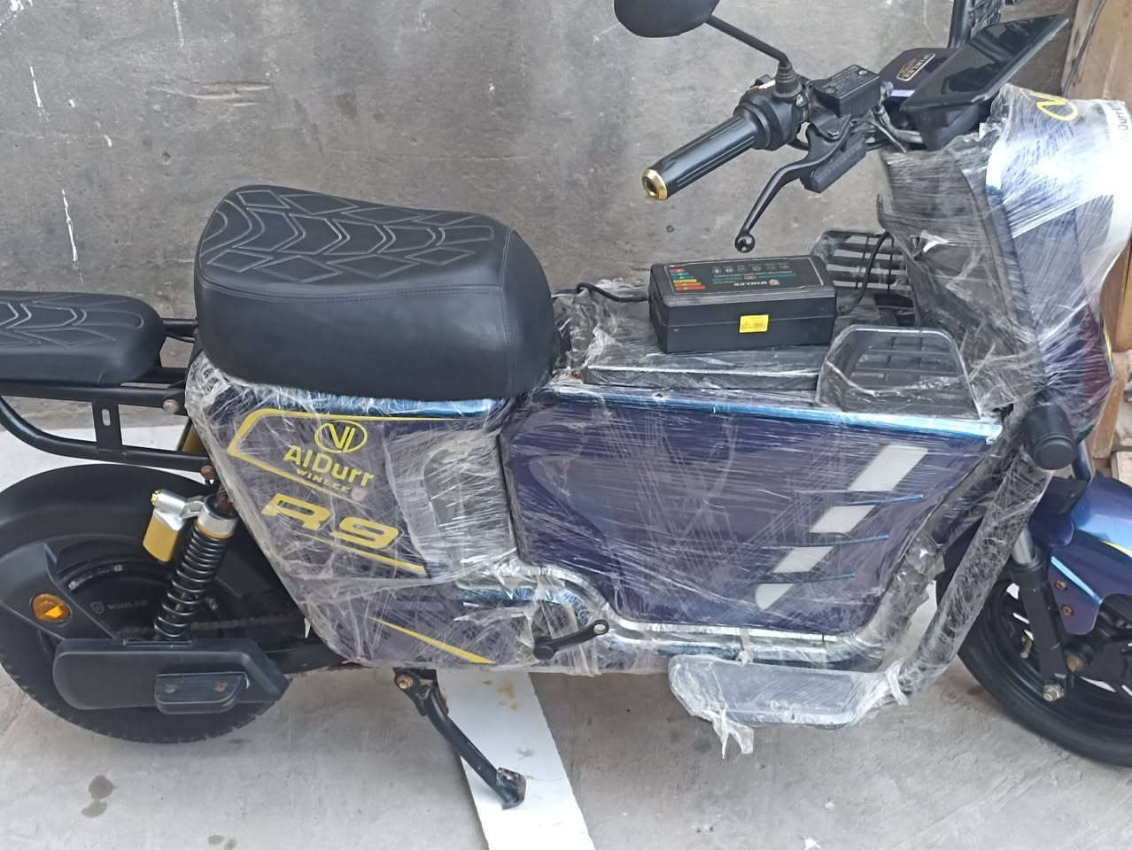 بايسكل شحن 600 الوان وبصره ابو الخصيب دراجه جاهزه اي نقص ما بيها دراجه جديده
*********** خابرني
