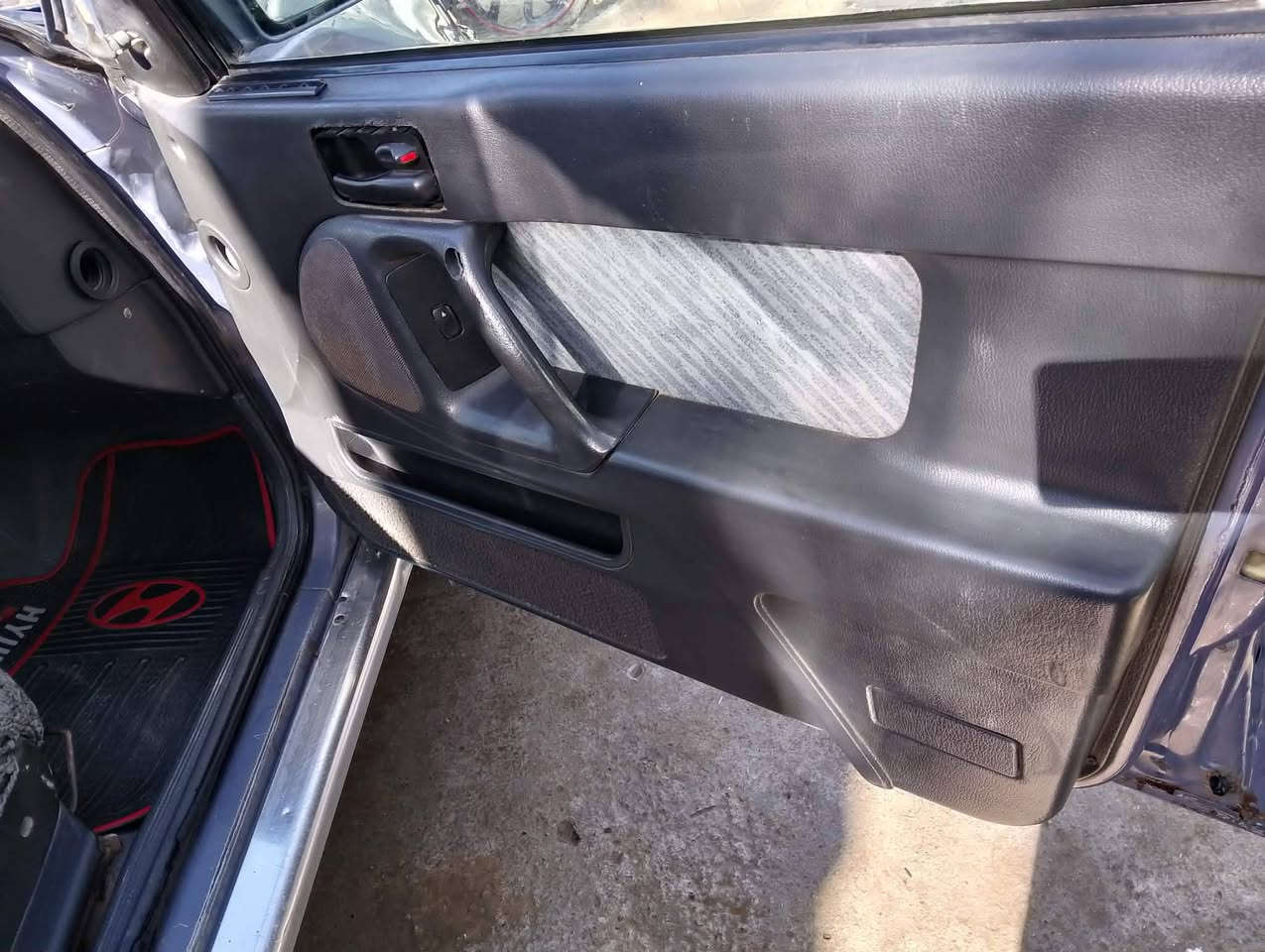 سلام عليكم النترا دمعه موديل 93 رقم بغداد  سنويه  ل28السيارة بلاديه ممتعوبه صدر كهربائيات كله جديد خلفي امامي ويل كب فرممات شركة كيجاته كله شغاله المكينه بيه لاستيك ولف فقط ودعاميه خلفيه فقط السعر 29وبيه مجال بسيط الاتصال على الرقم *********** والسياره مشروع وطني وين ما يعجبك
