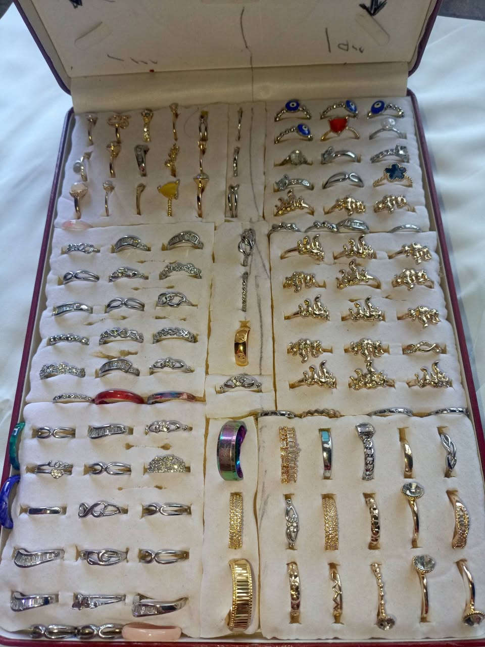 جمله عدد140قطعه محبس .  كلهم على 170الف برازيلي لون ثابت


**إذا كنت صاحب هذا الإعلان وتريد حذفه لأي سبب، رجاءا أرسل رسالة إلى الدعم الفني**