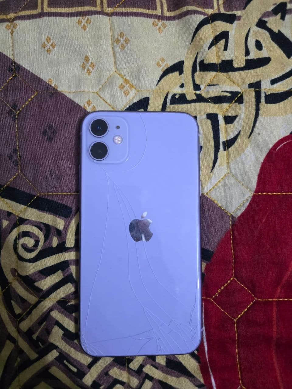 السلام عليكم شباب أيفون 11عادي كفالة عامة الجهاز ممفتوح ولا مصلح ولا ايشي الجهاز لوك بطاريتة 81بلادية فيس إيدي شغال بس الضهر مكسور والشاشة بيهة شي بصيط سواد موضح بالصورة ممئثر علمس الجهاز واحد علا واحد شعر 225وبي مجال بصيط رقمي ***********
