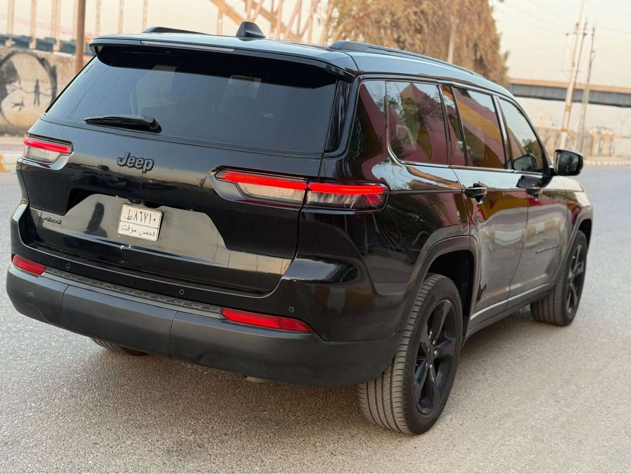 السلام عليكم
جيب كراند شيروكي 7 راكب بلاك توب موديل 2023 وارد امريكي حادثها مثل ما موضح بالصور وبيها جاملغ الامامي جهة السايق والباب بيهن كلير من امريكا شواصي والغود كفاله راديترات مال الشركة
مواصفات 
بصمة تشغيل وابواب
شاشة كبيرة 10.1 انچ 
نظام الخرائط GPS
لوحة القيادة دجتال بقياس 12 انچ
كامرا خلفية دواره 
رادار امامي مانع تصادم 
رادار خلفي + حساسات خلفيه
تحذير النقطة العمياء
تحذير الخروج عن المسار
كشنات جلد + مخمل
كشنات VIP منفصل 7 راكب
تدفئة بالكشنات
تدفئة ستيرن
كير شفتات بالستيرن
شاحن موبايل لاسلكي
تشغيل عن بعد
فور ويل 4X4
باب الصندوك كهرباء 
نظام تشغيل وإطفاء ذاتي
ملاحظة ( السيارة بدون لوحات مروريه منفيست بأسمي) السعر 265 بيع او مراوس حسب القناعة 
*********** بغداد, العراق
