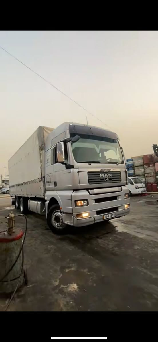 السلام عليكم
سحال مان مديل 2002
سياره جديده وخير من الله حجم المكينه 410 
سياره رقم سليمانيه رقم وسنويه جدد بسمي كهربائيات كلشي جاهز كير عادي 8 نمر سياره جاهزه لشغل مكينه ستندر تانكي كاز 900 لتر 
دبل منايمه ثلاجه تدفئه تبريد السياره فول خير من الله السعر 190 وبيها مجال العنوان البصره القبله رقم ***********
