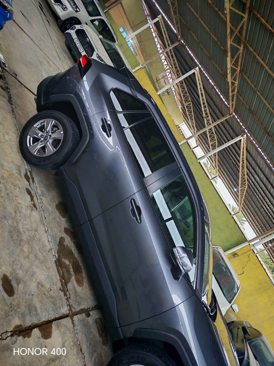 السلام عليكم راف فور بانزين فقط  للبيع موديل 2023 دفع رباعي  وارد امريكي حادث قطعة واحدة فقط بنيدر فوول مواصفات 1/1 ماشيه 12 ميل فقط  السيارة  رقمها فحص مؤقت 
1-فتحة 
2-بصمة 
3-شاشة جبيرة 
4-كامرة دوارة 
5-اشاير بالمري 
6-كشن السايق كهرباء 
7-ويل كروم 
8-لايتات زنون عالي وناصي 
9-رادار امامي 
10-رادارات جانبية 
11-نظام كار بلي ويه البلوتوث 
12-اوتو هولد 
13-نظام اطفاء السيارة عند الوقوف 
14-فور ويل 
15-مكينة 2500 
16-حساسات خلفية  
7-هند بريك بصمة  
20-نظام صعود المنحدرات 
21-ثلاث وضعيات قيادة
للاستفسار على الرقم ***********
