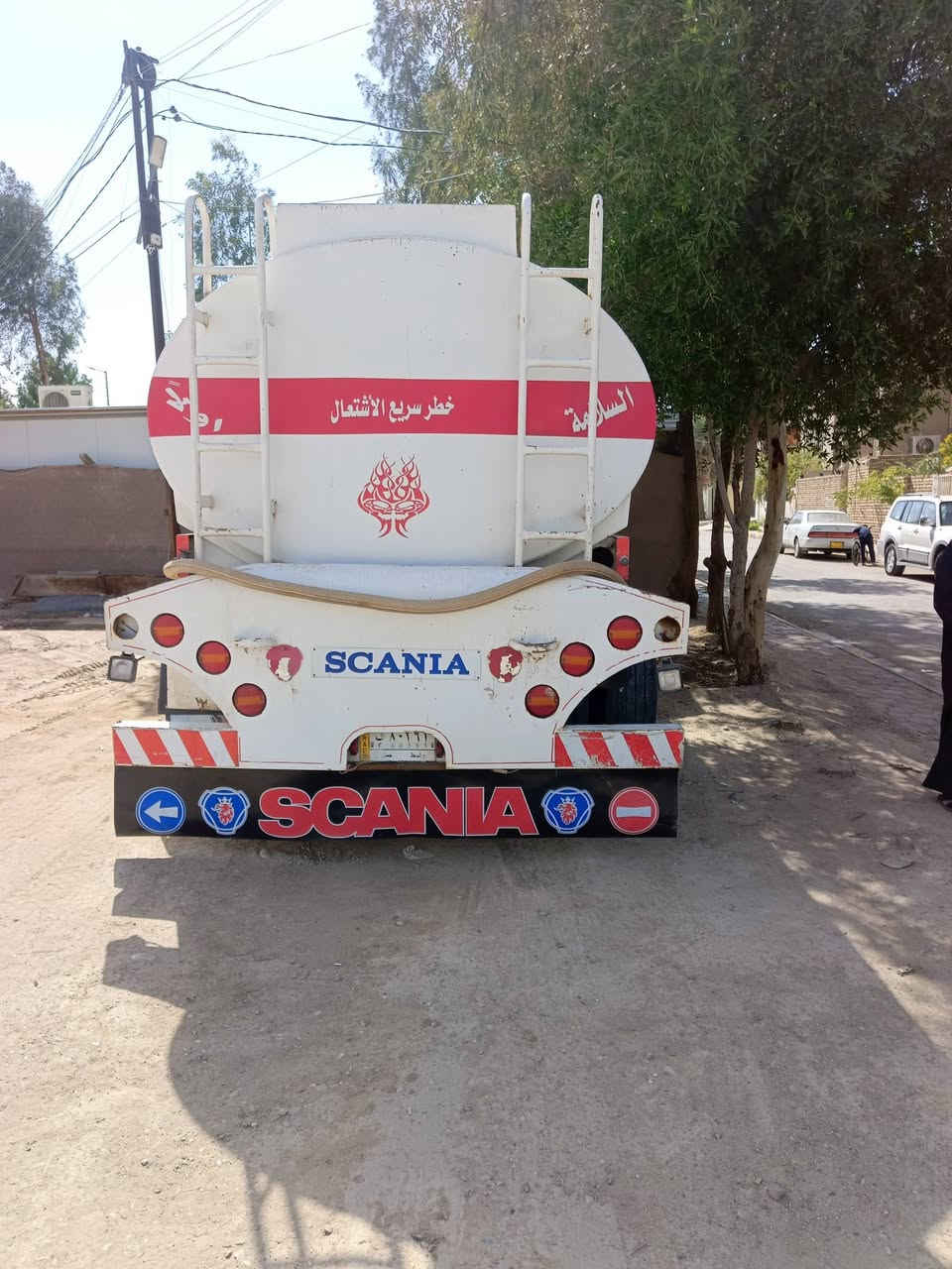 سكانيا بومه 2003 انجكشن 4 خطوط جوبلس امامي
تكيال الدوره سنتين
حموله 10.000
جي بي اس تجديد جديد 
رقم واسط مشروع وطني
تانكي تفصال الجرف جديد
تخم تاير جديد
مربوط عليهه وكاله جوال نفط داخل الكوت يصير تنقل لغير محافظه
جاهزه للعمل ماتحتاج اي مصرف
***********
