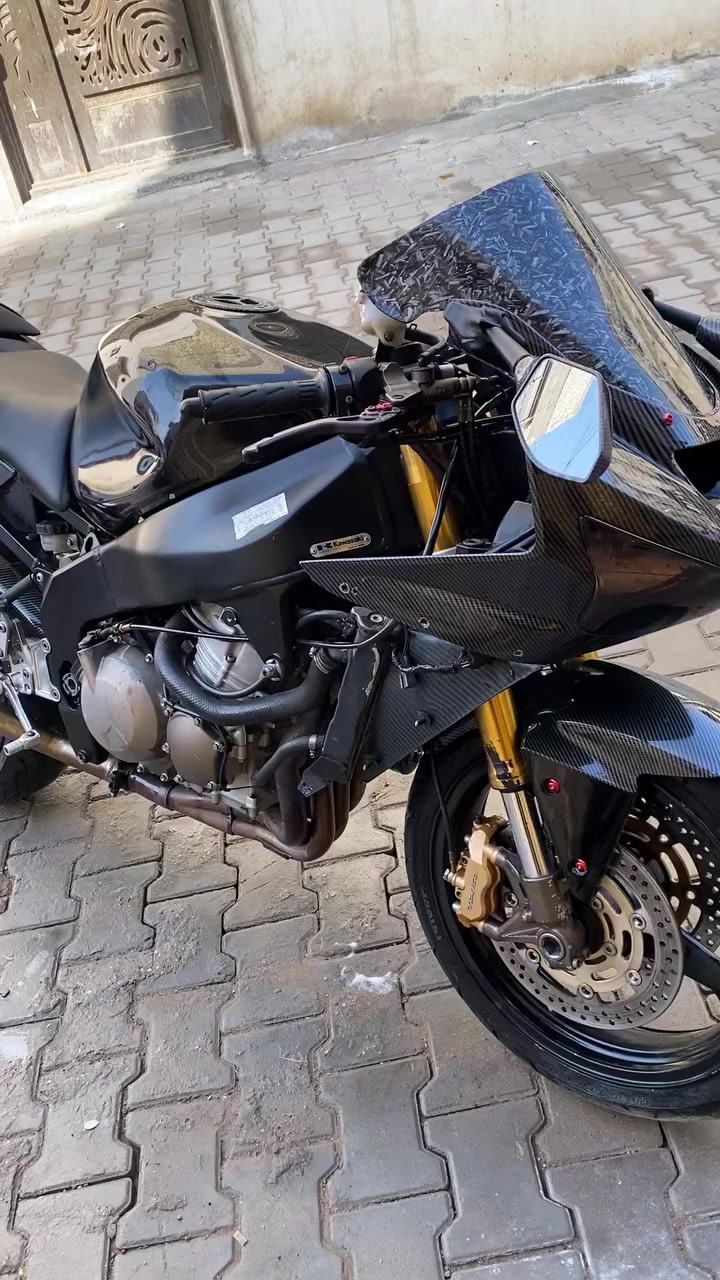 كاوسكي 2004 للبيع  جيب فيتر وافحص دراجه عليها ادامه كامله من طول لطول قبل يومين مكملها السعر 26 
 متواجد واتساب وع رصيد فقط ***********
