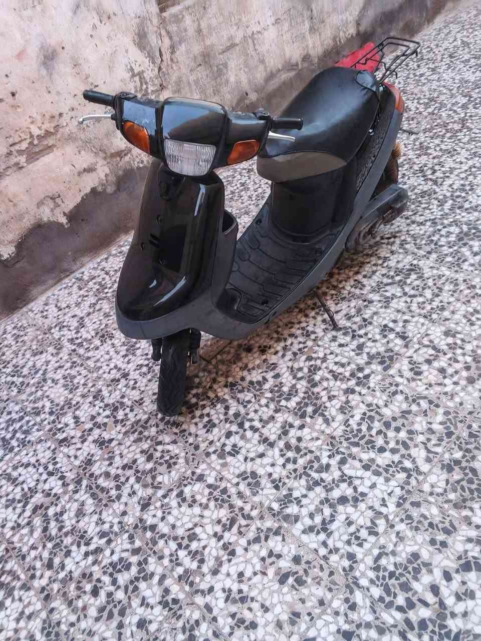 سلام عليكم دراجه بتره للبيع نضيفه كلش مكينتها ما مفتوحه وبسعر مناسب العنوان الناصريه مركز ***********
