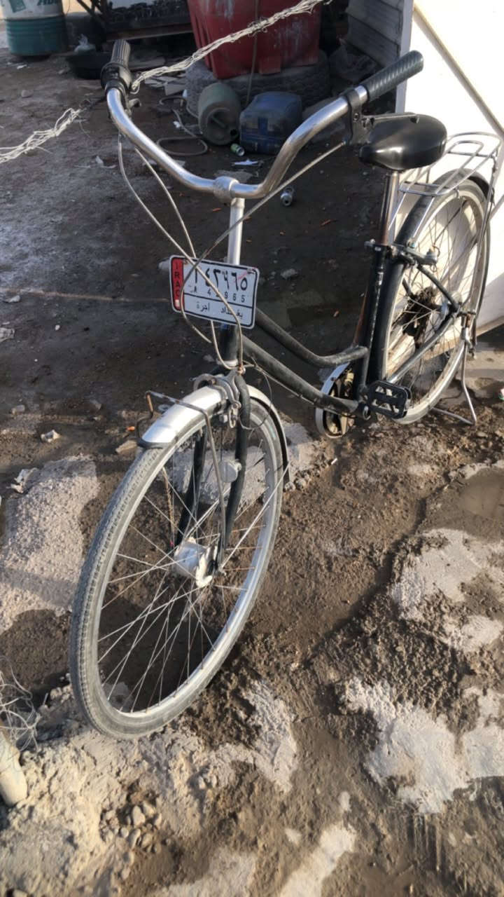 سلام عليكم باسكل بناتي حجم ٢٧ كير ما ناقص اي شي ونضيف وموضح بل صور وويل امامي بطيخه يعني لايت برك امامي خلفي السعر ١٠٠ وبي مجال مكان بغداد الدوره 
***********
