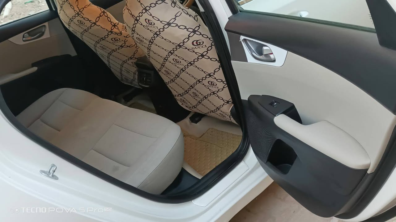 سلام عليكم
سيراتو موديل 2022
وارد خليجي 

مواصفات
تحكم ستيرن 
تبريد خلفي  قطعتان 
مرايات كهربائية شفط
حساسات خلفيه--- اماميه 
ويل كروم 

سياره بيهاا ضربه جاملق امامي يسار مبدل 
باب السائق بي تكحيل بسيط 
الباب الخلف السائق  ابو ستوته رجع عله الباب وصار بي بارد 

السياره اقصاد باقيلهاا شي قليل وتتسدد راعيه جاي يدفع دبل المبلغ 
ضمان تسديد 💯
رقم بغداد
للتواصل ***********

السعر 145$ + مراوس كوري يفضل اوبتيما 17فما فوق
