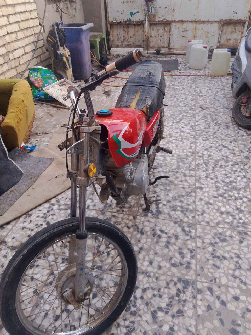 سلام عليكم دراجه للبيع حلوه شلعه ومعدل مكينه لا تنقيص ولا تبخير سعر 200 مكاني بغداد  الشماعيه ***********
