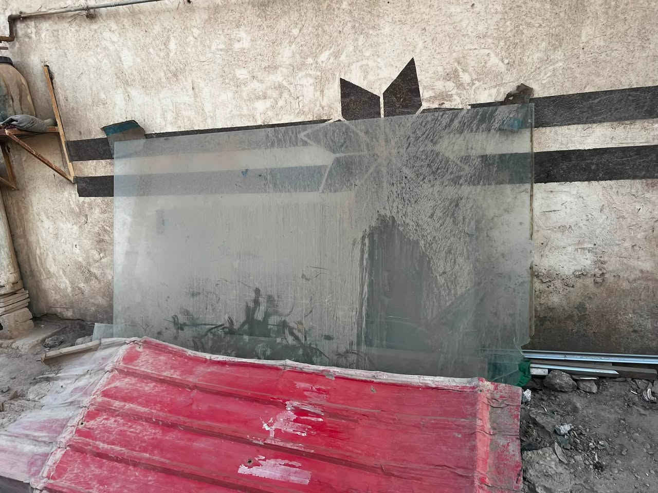 جام خانه للبيع بيها كسر من جوه شويه ينكص عرض متره ونص ونزال مترتين و35من عدا الكص (ويها باب هوه وقطوعاته)
 قيم بل يرضه بي الله
حله حي الامام علي قرب مطبعه حيّ الامام علي 
***********
