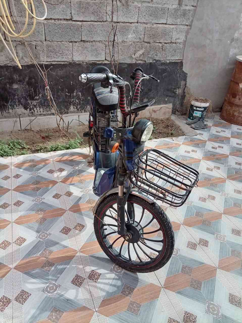 باسكل شحن للبيع بطاريات جدد وتايرات جدد ايسي جديد مابي اي نقص السعر 250وبي مجال
مكان بعقوبه باب الدرب 
رقم ***********
