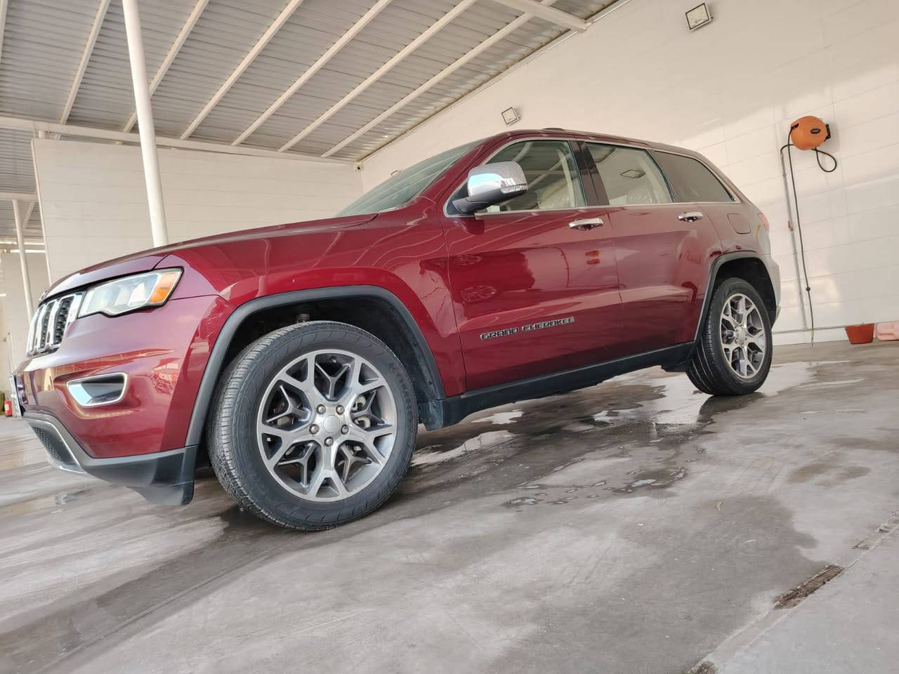 السلام عليكم اخوان
سياره جديده جدآ وبالخير على الياخذها
للبيع جيب 2021 لمتد فول مواصفات 
داخل جلد بيج
حساس خلفي 
كشنات تدفئه تبريد 
جنطه كهرباء 
مري جانبيه قلاب مع البط
تشغيل عن بعد
كشنات حزن كشنات كهرباء رادار خلفي رادار جانبي 
أوتو ستوب فتحه سلايد ويل كب حجم 20 تخم تاير جديد كير محرك كفاله صدر امامي خلفي جديد
سياره ماشيه 38 الف مايل سياره جديده جدآ لا شخط ولا رصعه ولا بارد حادثها فقط الجاملغ الخلف السايق نصه صبغ وقبغ الجنطه مبدل نفس اللون بدون ايرباك وبدون داخل السياره بأسمي تحويل ثاني يوم 
مكانها بغداد الكرخ *********** وبالخدمه
