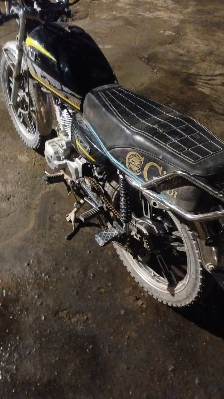 دراجه ايراني 5 كير كلك لاطش المحرك لل بيع 200 او بيهه مجال


**إذا كنت صاحب هذا الإعلان وتريد حذفه لأي سبب، رجاءا أرسل رسالة إلى الدعم الفني**