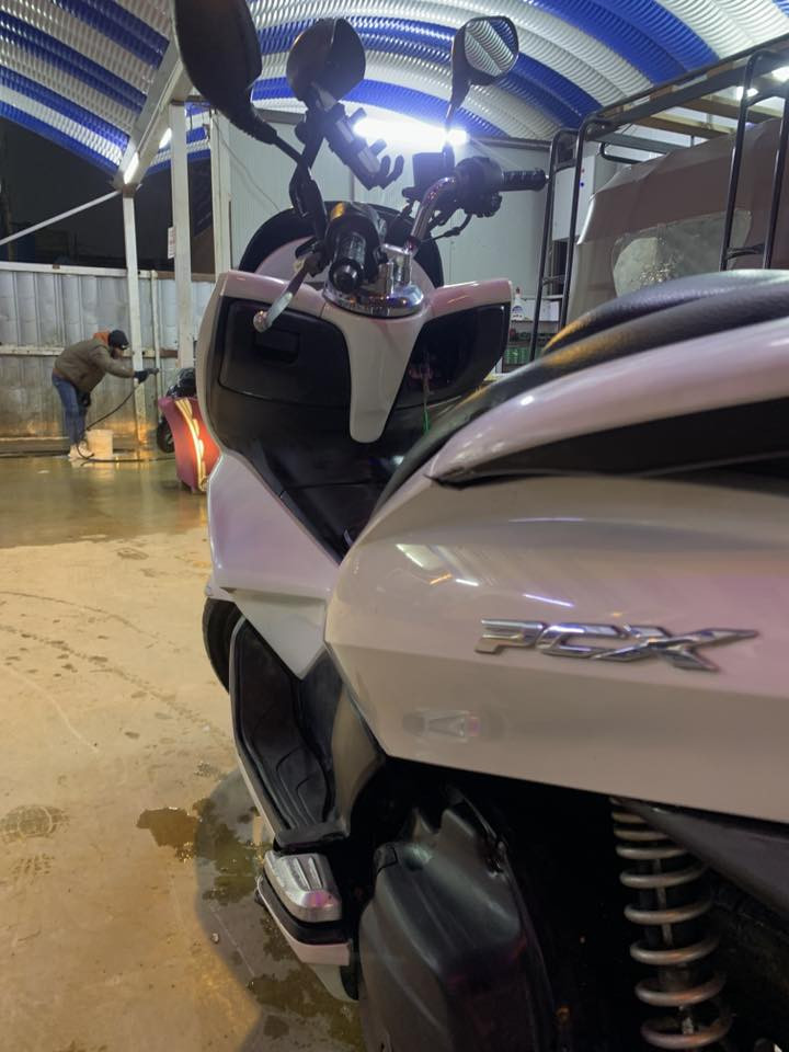 سلام عليكم BCX جيل الاول نازلة رمبة معرض بيت طارش نظافة 100 على ايدي شرط دهن موتل الاصلي والبانزين محسن مال بيت السعر 15 ونص ***********
