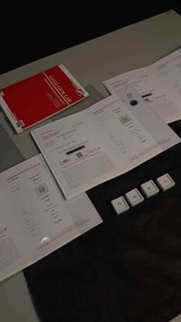 زمرد كولومبي حقيقي مو كلاوات ولا أبو الذمه 😄 سلام عليكم ، اي شخص يريد ...